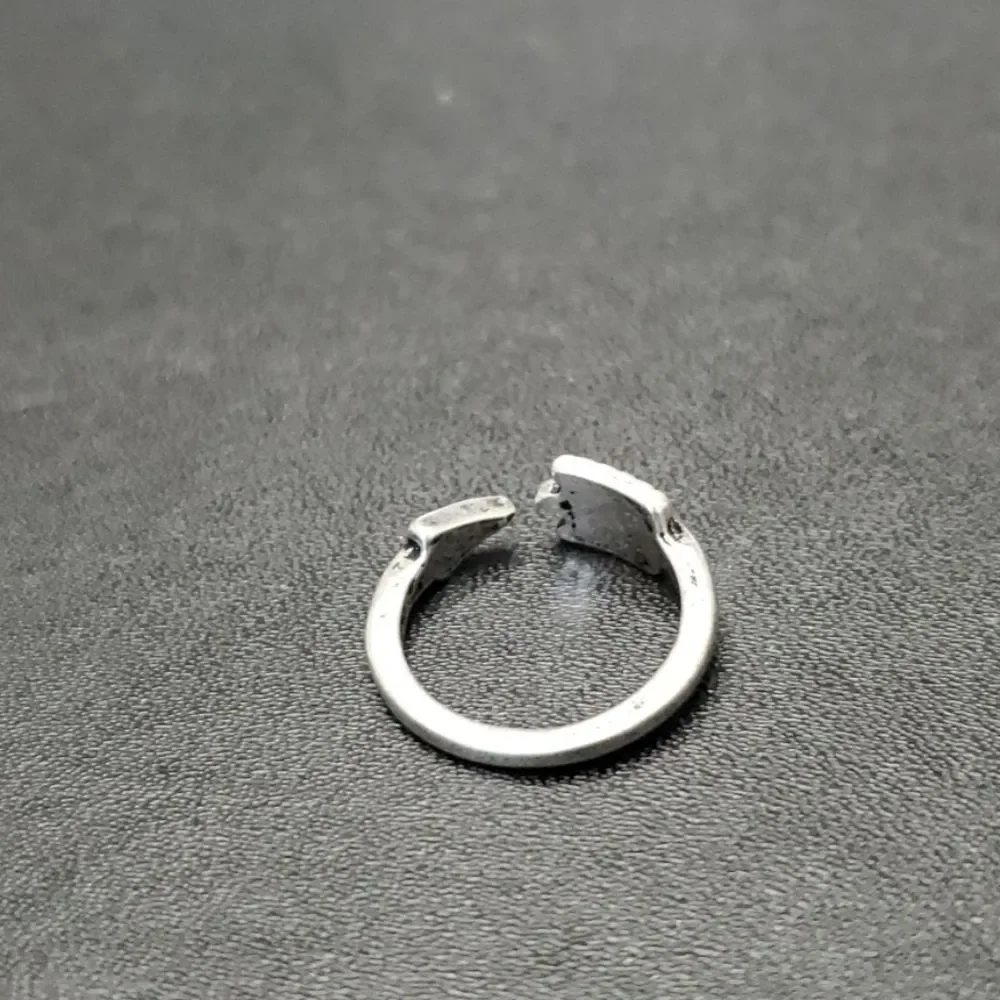Silver tone arrow wrap ring
